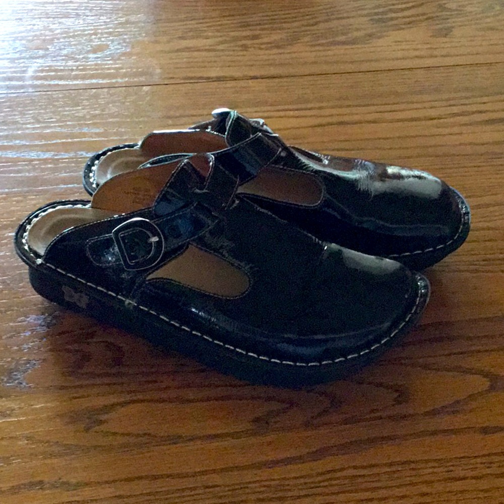 Alegria Clogs